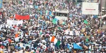 Côte d'Ivoire : Une forte mobilisation de l'opposition à Yopougon ce samedi 9 août 2025 pour dire non à un quatrième mandat du Président Alassane Ouattara.